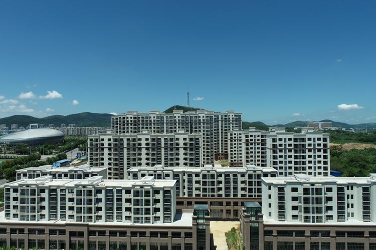2022年7月11日,新城花园六区室外配套工程完成公开招投标,2022年8月4